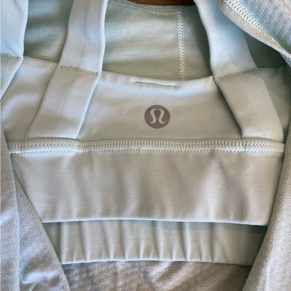 Lululemon ready to go twist tank size 4 - Picture 6 of 7